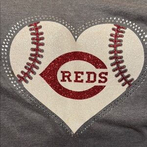 Cincinnati Reds Heart Baseball Tee‎